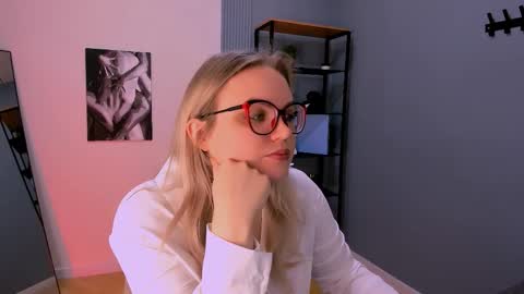 Snapshot of crystalcurtis chatting on February 4, 5:46 am Crystal online show from February 4, 5:46 am