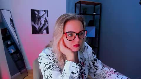 Snapshot of crystalcurtis chatting on February 6, 5:34 am Crystal online show from February 6, 5:34 am