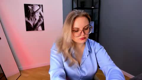 Snapshot of crystalcurtis chatting on February 10, 5:33 am Crystal online show from February 10, 5:33 am