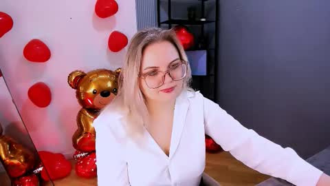 Snapshot of crystalcurtis chatting on February 13, 5:36 am Crystal online show from February 13, 5:36 am