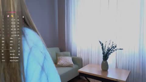 Snapshot of crystaldiva01 chatting on June 15, 9:11 am Diva online show from June 15, 9:11 am