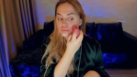Snapshot of crystalemily chatting on January 3, 8:11 pm crystalemily online show from January 3, 8:11 pm