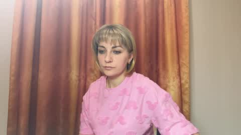 Snapshot of crystalfever_ chatting on May 12, 7:11 pm Mary online show from May 12, 7:11 pm