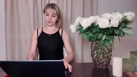 Mary online show from August 6, 8:44 pm