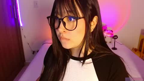 Olivia  online show from May 2, 1:10 am