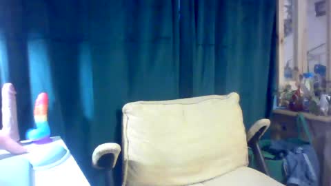 Snapshot of crystalizzzee chatting on June 17, 1:34 pm Herekittykitty69 online show from June 17, 1:34 pm