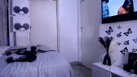 crystaljes online show from November 13, 5:56 pm