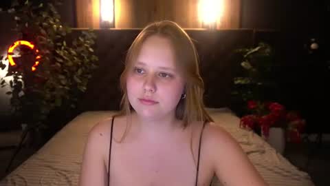 crystallpaws_ online show from July 4, 8:42 am