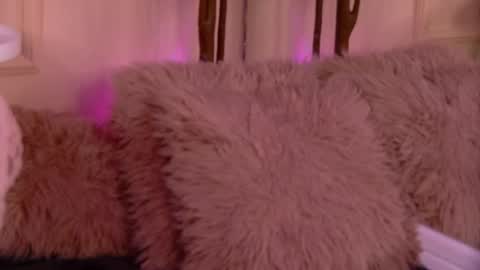 crystallred online show from February 5, 6:07 am