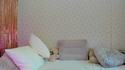 Snapshot of crystalnut chatting on December 16, 5:38 am Maria online show from December 16, 5:38 am