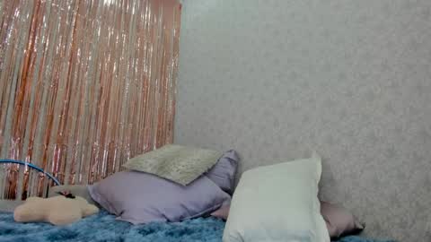 Snapshot of crystalnut chatting on January 4, 7:24 am Maria online show from January 4, 7:24 am