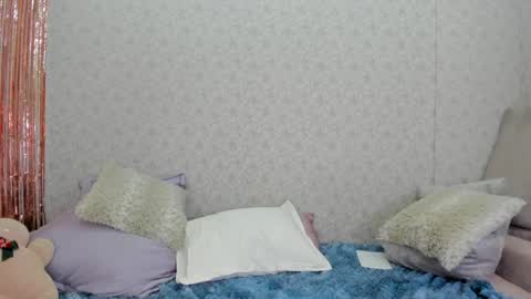 Snapshot of crystalnut chatting on January 5, 4:25 am Maria online show from January 5, 4:25 am