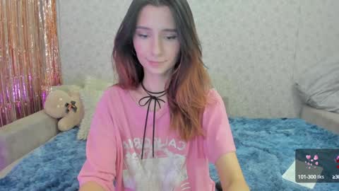 Snapshot of crystalnut chatting on January 11, 10:19 am Maria online show from January 11, 10:19 am