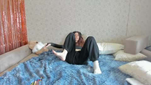 Snapshot of crystalnut chatting on February 2, 5:42 am Maria online show from February 2, 5:42 am