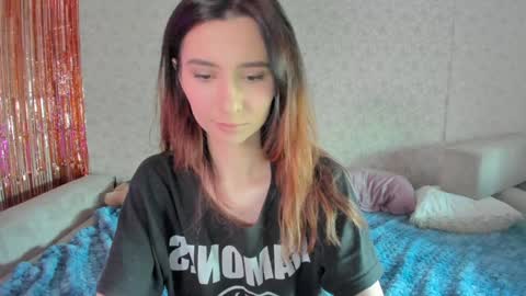 Snapshot of crystalnut chatting on February 5, 4:48 am Maria online show from February 5, 4:48 am
