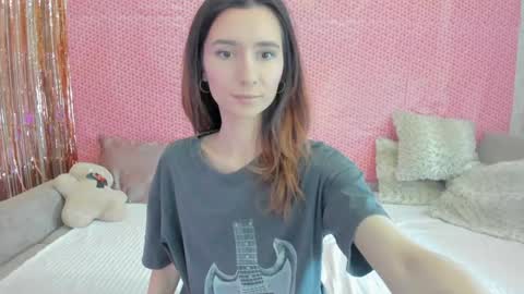 Snapshot of crystalnut chatting on February 6, 4:10 am Maria online show from February 6, 4:10 am