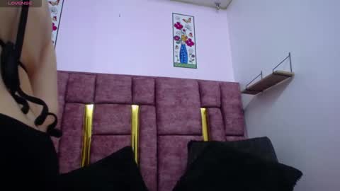 Snapshot of crystaltemptress chatting on January 6, 7:39 pm ASHLEY online show from January 6, 7:39 pm