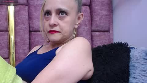 Snapshot of crystaltemptress chatting on March 14, 8:03 pm ASHLEY online show from March 14, 8:03 pm