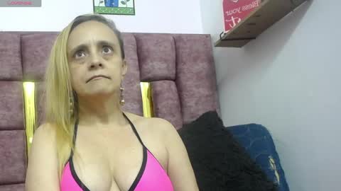 Snapshot of crystaltemptress chatting on April 3, 4:05 pm ASHLEY online show from April 3, 4:05 pm