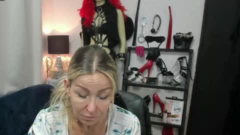 CrystalHotty online show from May 7, 4:40 am
