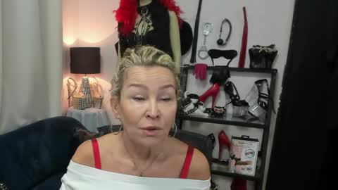 CrystalHotty online show from May 14, 4:41 am