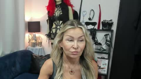 CrystalHotty online show from May 18, 5:13 am