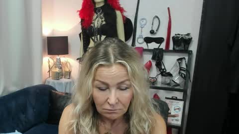 CrystalHotty online show from May 19, 4:52 am