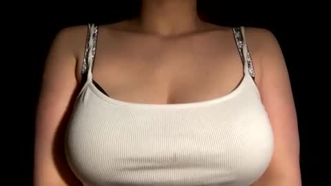 crystalyn777 online show from April 13, 4:40 am