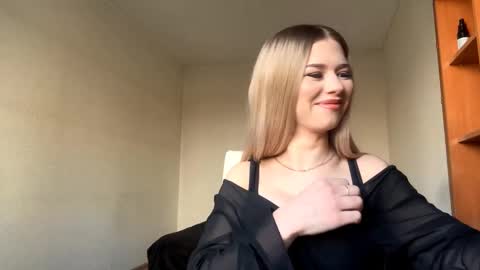 Snapshot of crystarouillard chatting on March 24, 7:46 am Jesi online show from March 24, 7:46 am