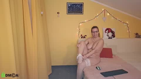 Snapshot of cuddlings chatting on January 13, 4:12 pm Mimiher 43 Asahim 32 online show from January 13, 4:12 pm