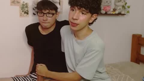 Snapshot of cuddly_and_jinx chatting on March 6, 6:37 pm cuddly_and_jinx online show from March 6, 6:37 pm