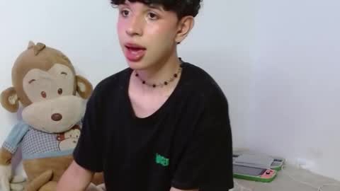 Snapshot of cuddly_twinkie chatting on October 16, 4:02 am Cuddly online show from October 16, 4:02 am