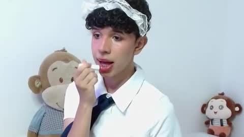 Snapshot of cuddly_twinkie chatting on October 19, 3:18 am Cuddly online show from October 19, 3:18 am