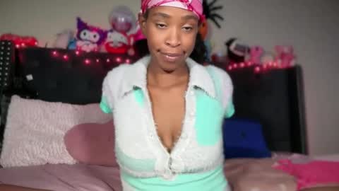 Snapshot of cum2charmxx chatting on October 28, 5:22 am cum2charmxx online show from October 28, 5:22 am