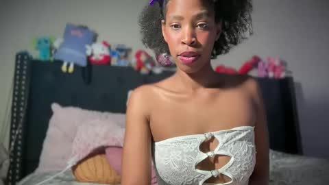 Snapshot of cum2charmxx chatting on February 2, 1:54 pm cum2charmxx online show from February 2, 1:54 pm