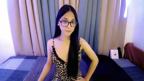 kez online show from May 25, 8:15 pm