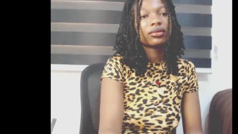 cumebony_petit online show from May 8, 6:41 am