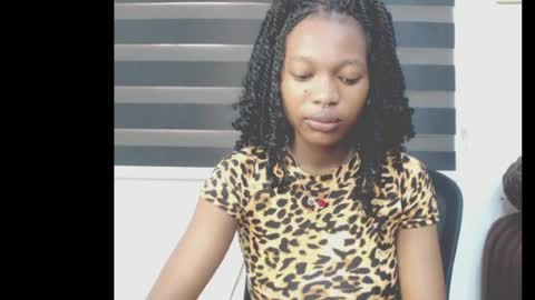 cumebony_petit online show from May 9, 6:40 am