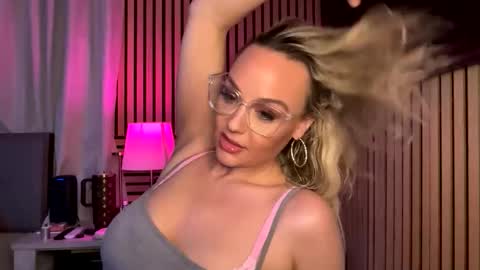 Snapshot of cumguzzlingskank chatting on April 5, 12:08 am cumguzzlingskank online show from April 5, 12:08 am