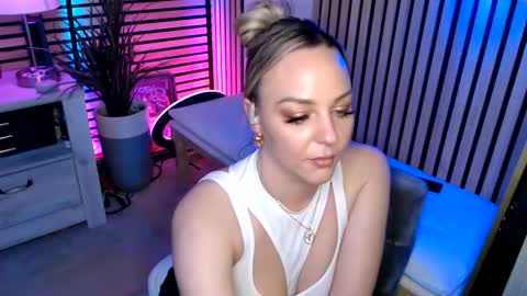 Snapshot of cumguzzlingskank chatting on April 6, 1:36 am cumguzzlingskank online show from April 6, 1:36 am