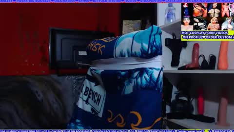 Snapshot of cuminmenowbby chatting on April 20, 6:31 pm cuminmenowbby online show from April 20, 6:31 pm