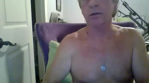 Snapshot of cumngetit910 chatting on December 4, 11:57 pm cumngetit910 online show from December 4, 11:57 pm