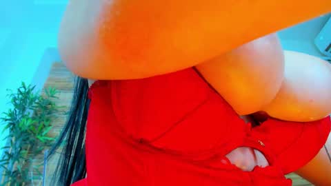 cupcake_izzy online show from February 6, 6:18 am