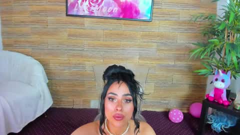 cupcake_izzy online show from May 17, 7:10 pm