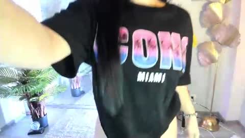 cupcake_izzy online show from June 21, 6:21 pm