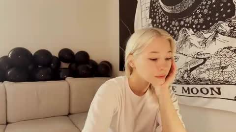 Snapshot of cupcakesoul chatting on July 22, 12:08 pm cupcakesoul online show from July 22, 12:08 pm