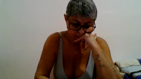 Snapshot of cuplu4346529860 chatting on December 9, 5:52 pm couple online show from December 9, 5:52 pm