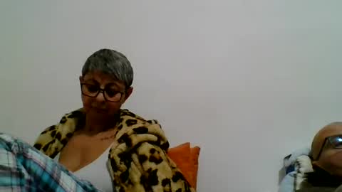 Snapshot of cuplu4346529860 chatting on December 12, 5:04 pm couple online show from December 12, 5:04 pm