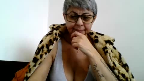 Snapshot of cuplu4346529860 chatting on January 1, 10:11 am couple online show from January 1, 10:11 am