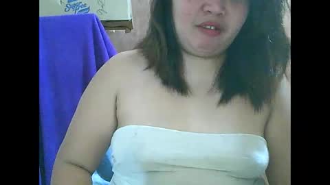 Snapshot of curious_girl247 chatting on February 24, 9:13 pm curious_girl247 online show from February 24, 9:13 pm